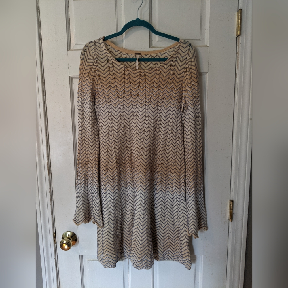 Free People Beige Chevron Long-Sleeve Loose Fitting Dress. Size M Would Fit L